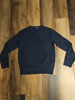 Banana Republic Men's Dark Blue V-Neck Sweater